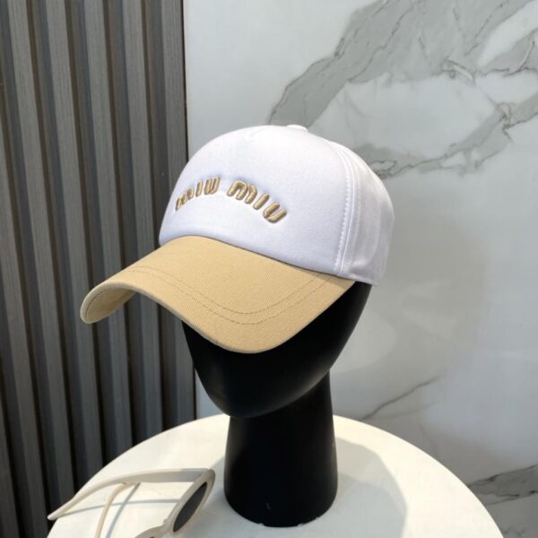 replica,repliche,fake,1:1,earrings,bracelet,ring,jewelry Nuovo cappellino da baseball ricamato di Miu Miu
