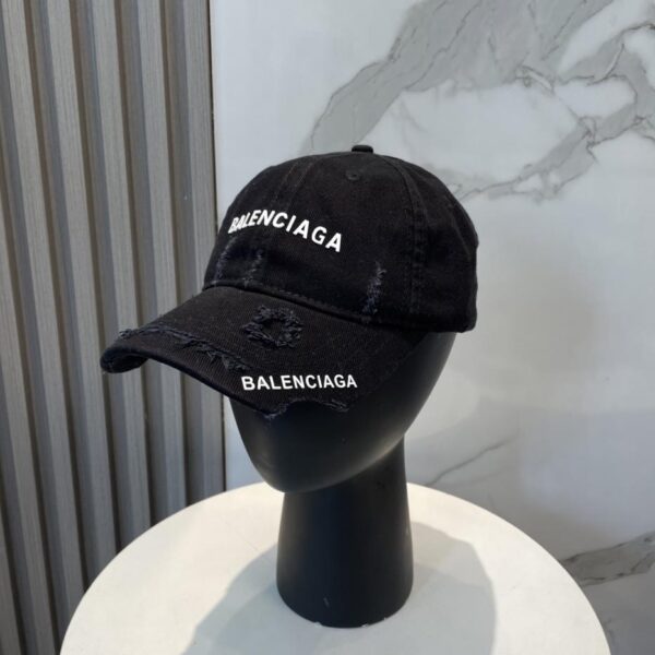 replica,repliche,fake,1:1,earrings,bracelet,ring,jewelry Cappellino da baseball con nuovo logo BALENCIAGA, stesso stile per uomo e donna