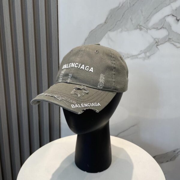 replica,repliche,fake,1:1,earrings,bracelet,ring,jewelry Cappellino da baseball con nuovo logo BALENCIAGA, stesso stile per uomo e donna