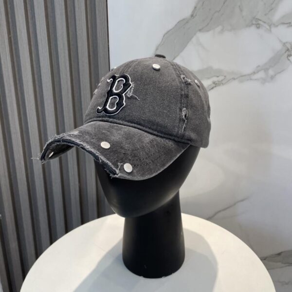 replica,repliche,fake,1:1,earrings,bracelet,ring,jewelry Nuovo cappellino da baseball ridisegnato della MLB
