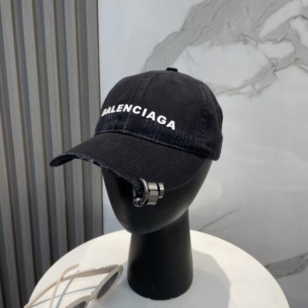 replica,repliche,fake,1:1,earrings,bracelet,ring,jewelry Cappellino da baseball con nuovo logo BALENCIAGA, stesso stile per uomo e donna