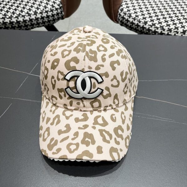 replica,repliche,fake,1:1,earrings,bracelet,ring,jewelry CHANEL nuovo cappello da baseball con stampa leopardata