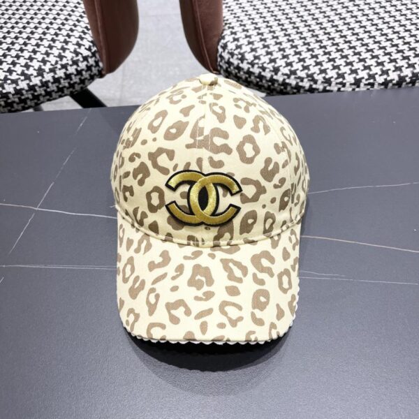 replica,repliche,fake,1:1,earrings,bracelet,ring,jewelry CHANEL nuovo cappello da baseball con stampa leopardata