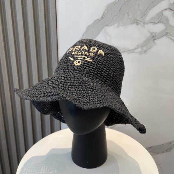 replica,repliche,fake,1:1,earrings,bracelet,ring,jewelry Nuovo cappello in rafia di Prada, stesso stile del bancone