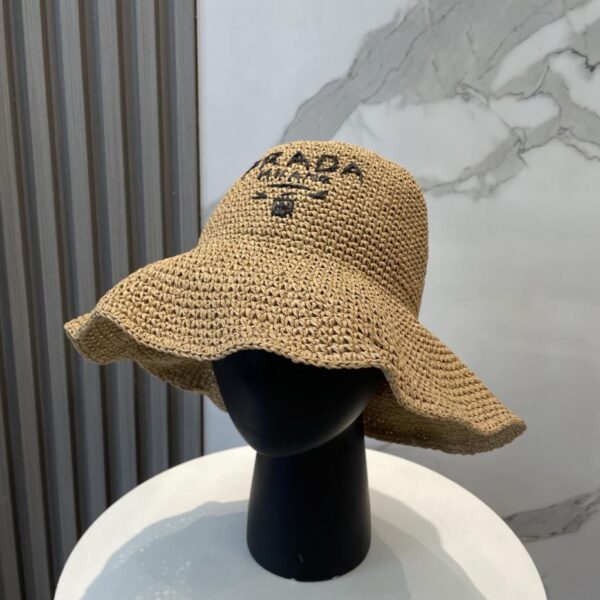 replica,repliche,fake,1:1,earrings,bracelet,ring,jewelry Nuovo cappello in rafia di Prada, stesso stile del bancone