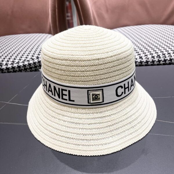 replica,repliche,fake,1:1,earrings,bracelet,ring,jewelry Cappello a secchiello traspirante estivo da donna Chanel a tesa larga con protezione solare, cappello di paglia da mare