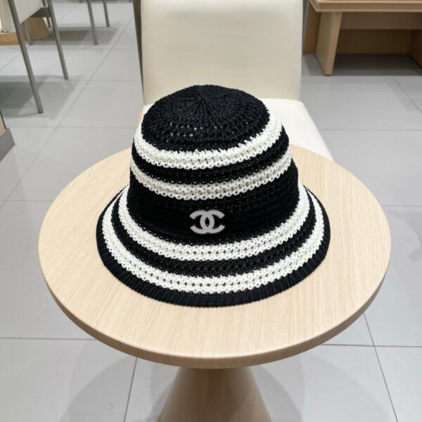 replica,repliche,fake,1:1,earrings,bracelet,ring,jewelry Cappello da pescatore vuoto Chanel in paglia a righe a contrasto, cappello da sole estivo a tesa larga da donna