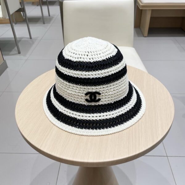replica,repliche,fake,1:1,earrings,bracelet,ring,jewelry Cappello da pescatore vuoto Chanel in paglia a righe a contrasto, cappello da sole estivo a tesa larga da donna