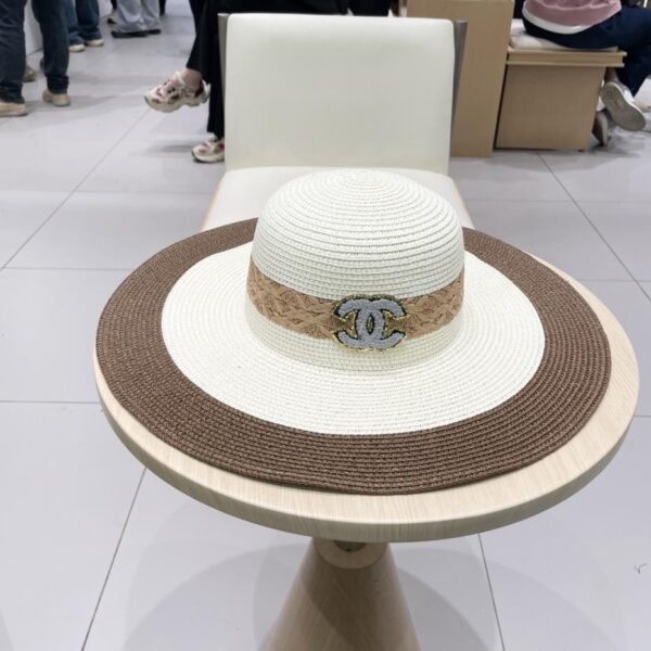 replica,repliche,fake,1:1,earrings,bracelet,ring,jewelry Cappello a tesa larga Chanel Beach Cappello in paglia colorblock