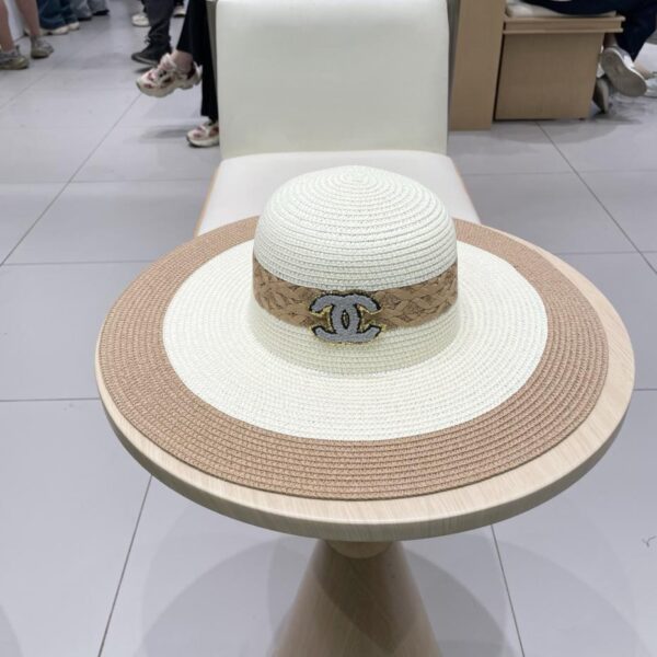 replica,repliche,fake,1:1,earrings,bracelet,ring,jewelry Cappello a tesa larga Chanel Beach Cappello in paglia colorblock