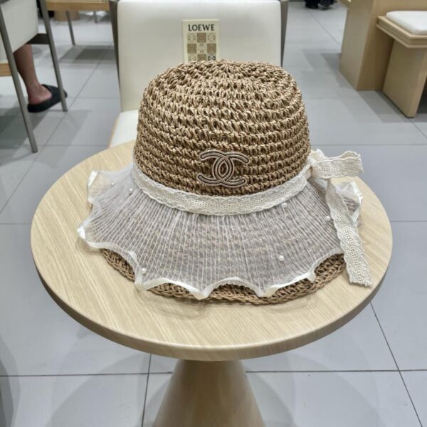 replica,repliche,fake,1:1,earrings,bracelet,ring,jewelry Cappello di paglia intrecciato in pizzo francese Chanel per cappello da pescatore estivo con visiera parasole a tesa larga da donna
