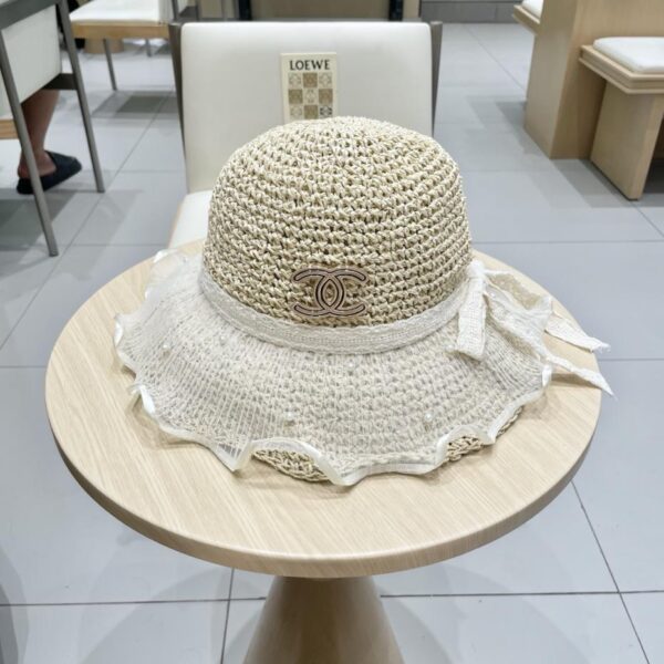 replica,repliche,fake,1:1,earrings,bracelet,ring,jewelry Cappello di paglia intrecciato in pizzo francese Chanel per cappello da pescatore estivo con visiera parasole a tesa larga da donna