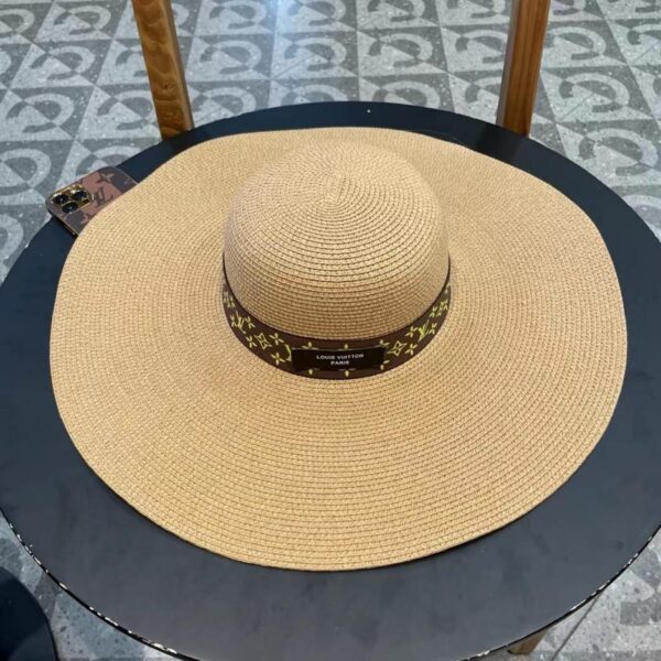replica,repliche,fake,1:1,earrings,bracelet,ring,jewelry Il nuovo cappello di paglia a tesa larga con visiera in paglia di Louis Vuitton