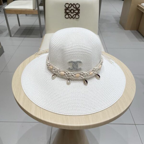 replica,repliche,fake,1:1,earrings,bracelet,ring,jewelry Nuovo cappello a cilindro di Chanel in paglia a tesa larga