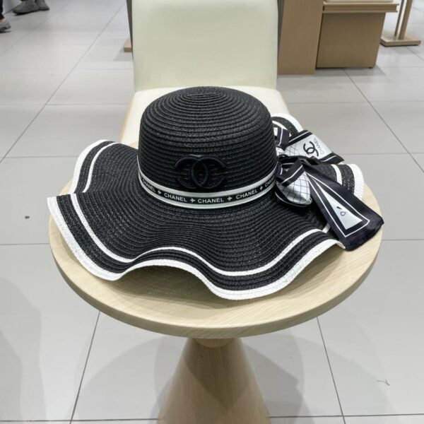 replica,repliche,fake,1:1,earrings,bracelet,ring,jewelry Cappello da sole Chanel in paglia con bordo ondulato