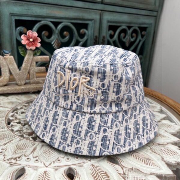 replica,repliche,fake,1:1,earrings,bracelet,ring,jewelry Cappello bucket Dior dallo stile casual e versatile
