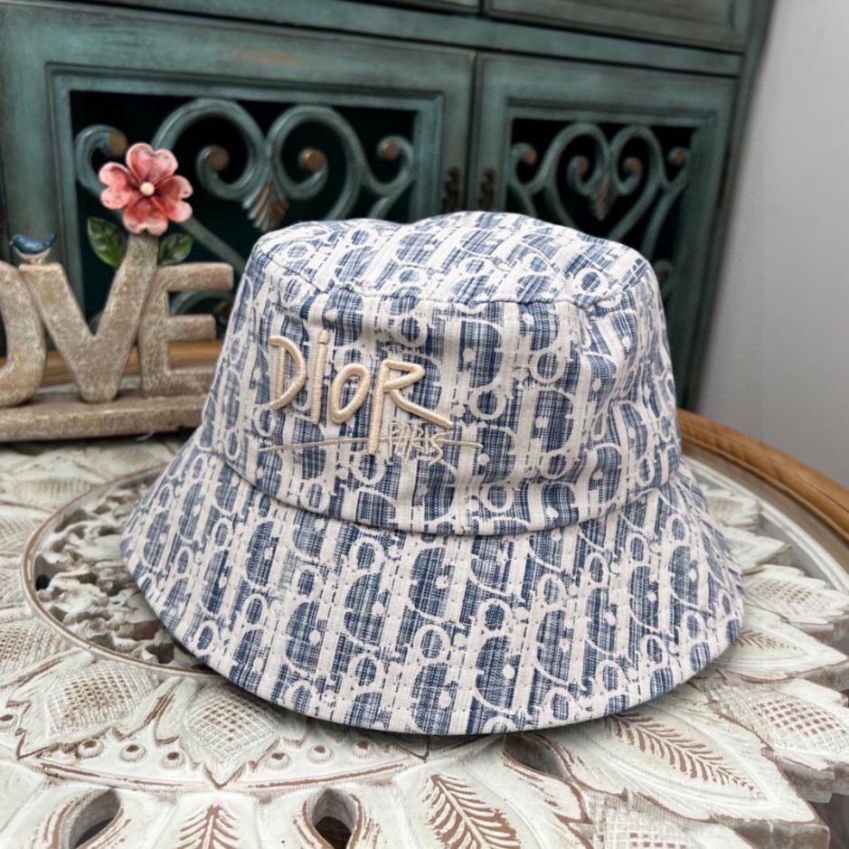 replica,repliche,fake,1:1,earrings,bracelet,ring,jewelry Cappello bucket Dior dallo stile casual e versatile replica,repliche,fake,1:1,earrings,bracelet,ring,jewelry Cappello bucket Dior dallo stile casual e versatile