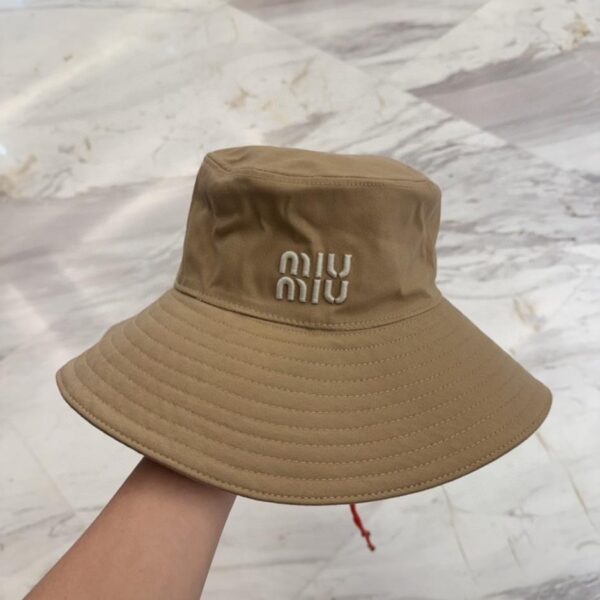 Cappello da pescatore a tesa larga ricamato di Miu Miu