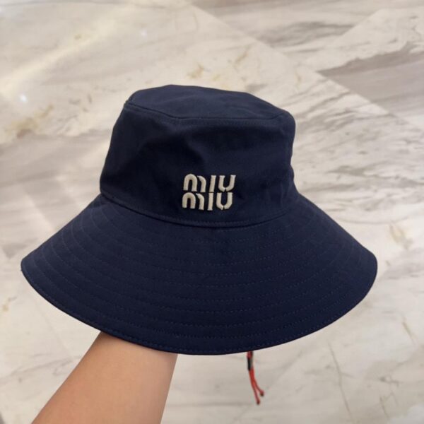 replica,repliche,fake,1:1,earrings,bracelet,ring,jewelry Cappello da pescatore a tesa larga ricamato di Miu Miu