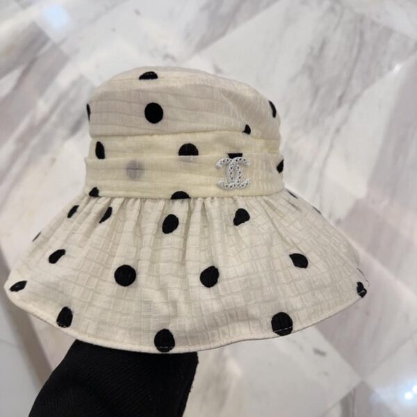 replica,repliche,fake,1:1,earrings,bracelet,ring,jewelry Cappello a secchiello plissettato Chanel nuovo cappello di stoffa primaverile ed estivo