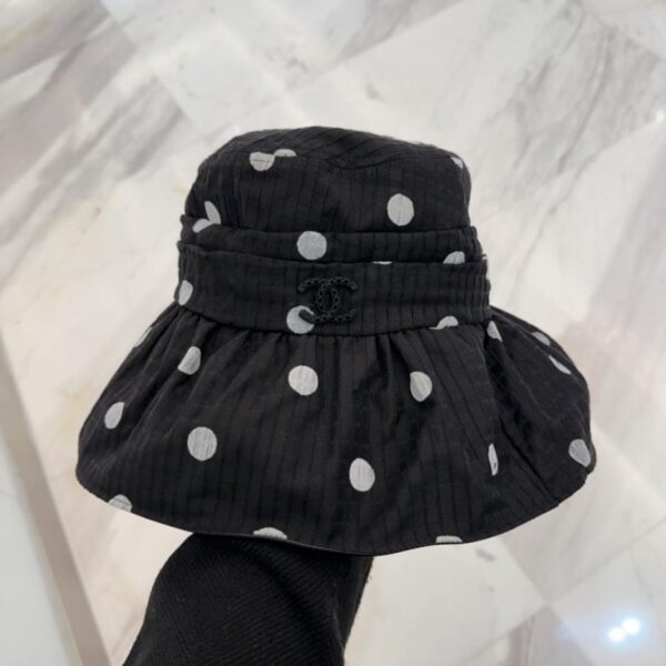 replica,repliche,fake,1:1,earrings,bracelet,ring,jewelry Cappello a secchiello plissettato Chanel nuovo cappello di stoffa primaverile ed estivo