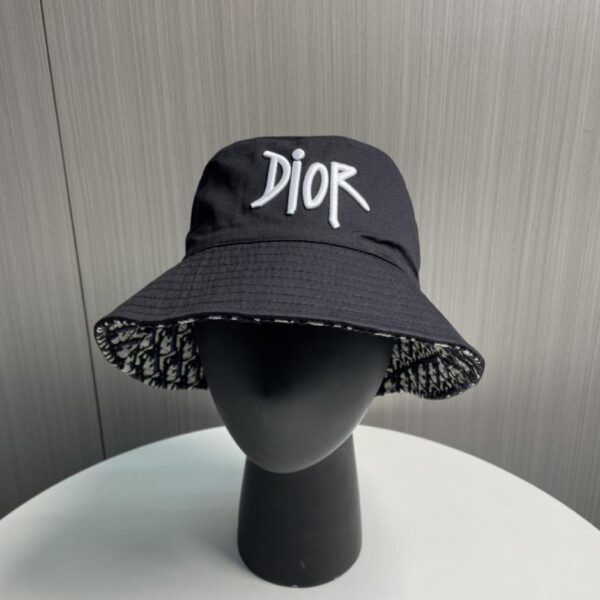 replica,repliche,fake,1:1,earrings,bracelet,ring,jewelry Sito ufficiale di Dior, ultimo cappello a secchiello con logo Dior ricamato su entrambi i lati