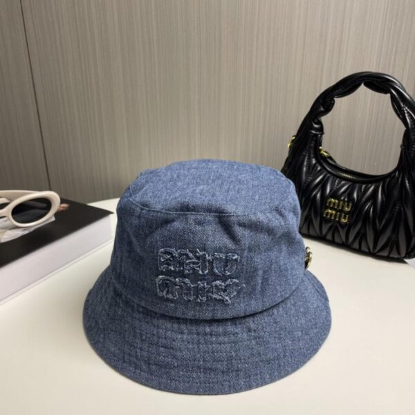 replica,repliche,fake,1:1,earrings,bracelet,ring,jewelry Nuovo cappello a secchiello in stile denim di Miu Miu