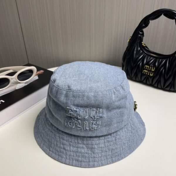 replica,repliche,fake,1:1,earrings,bracelet,ring,jewelry Nuovo cappello a secchiello in stile denim di Miu Miu