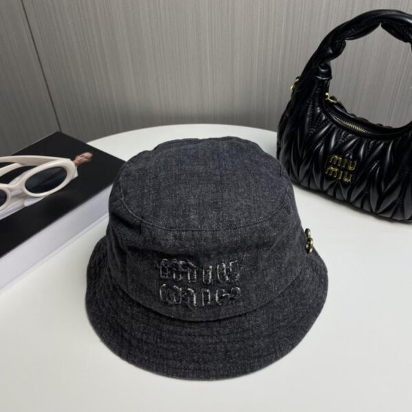 replica,repliche,fake,1:1,earrings,bracelet,ring,jewelry Nuovo cappello a secchiello in stile denim di Miu Miu
