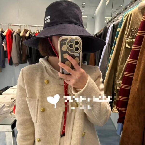 replica,repliche,fake,1:1,earrings,bracelet,ring,jewelry Il nuovo cappello da pescatore di Miu Miu