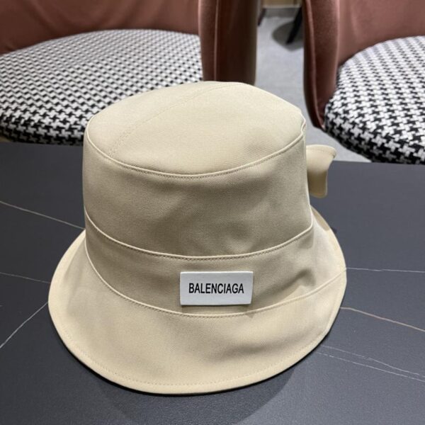 replica,repliche,fake,1:1,earrings,bracelet,ring,jewelry Cappello bucket invernale BALENCIAGA irregolare