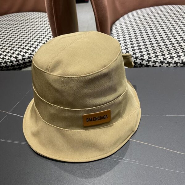 replica,repliche,fake,1:1,earrings,bracelet,ring,jewelry Cappello bucket invernale BALENCIAGA irregolare