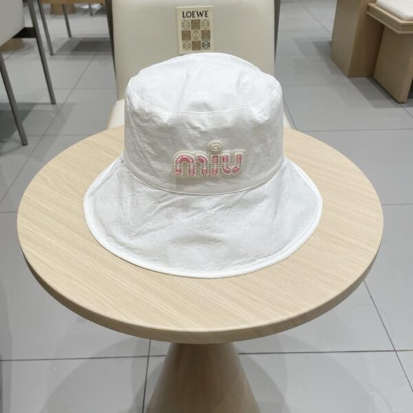 replica,repliche,fake,1:1,earrings,bracelet,ring,jewelry Il nuovo cappello da pescatore di Miu Miu