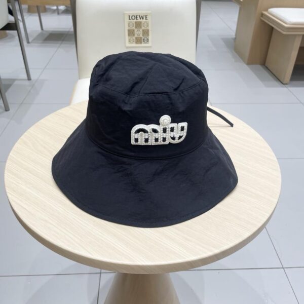 replica,repliche,fake,1:1,earrings,bracelet,ring,jewelry Il nuovo cappello da pescatore di Miu Miu