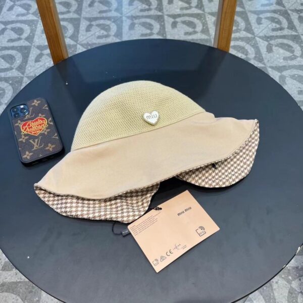 replica,repliche,fake,1:1,earrings,bracelet,ring,jewelry Miu Miu nuovo cappello da pescatore semplice con materiali impiombati e cappello da pescatore