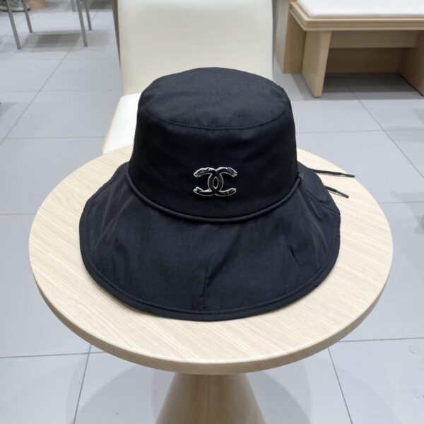 replica,repliche,fake,1:1,earrings,bracelet,ring,jewelry Cappello da sole Chanel anti-UV a tesa larga a coda di cavallo ad asciugatura rapida