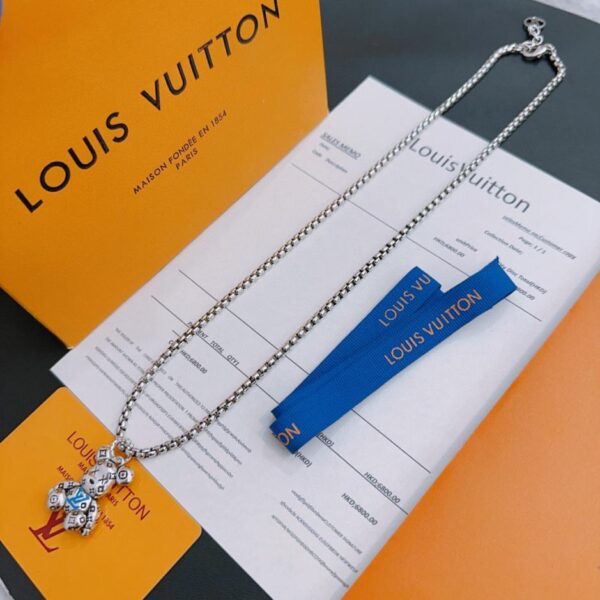 replica,repliche,fake,1:1,earrings,bracelet,ring,jewelry Collana Louis Vuitton RW originale, nuovo modello retrò da coppia, rock punk, stile tailandese in argento (N0170)