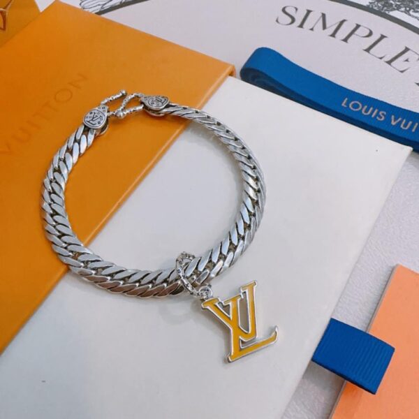 replica,repliche,fake,1:1,earrings,bracelet,ring,jewelry Bracciale Louis Vuitton RW Original Counter Nuovo Stile Retro Coppia Rock Punk Stile Argento Thailandese (M71SA)
