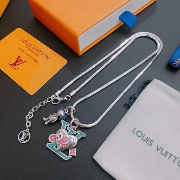 replica,repliche,fake,1:1,earrings,bracelet,ring,jewelry Collana Louis Vuitton RW originale, nuovo modello retrò da coppia, rock punk, stile tailandese in argento (TZM8O)