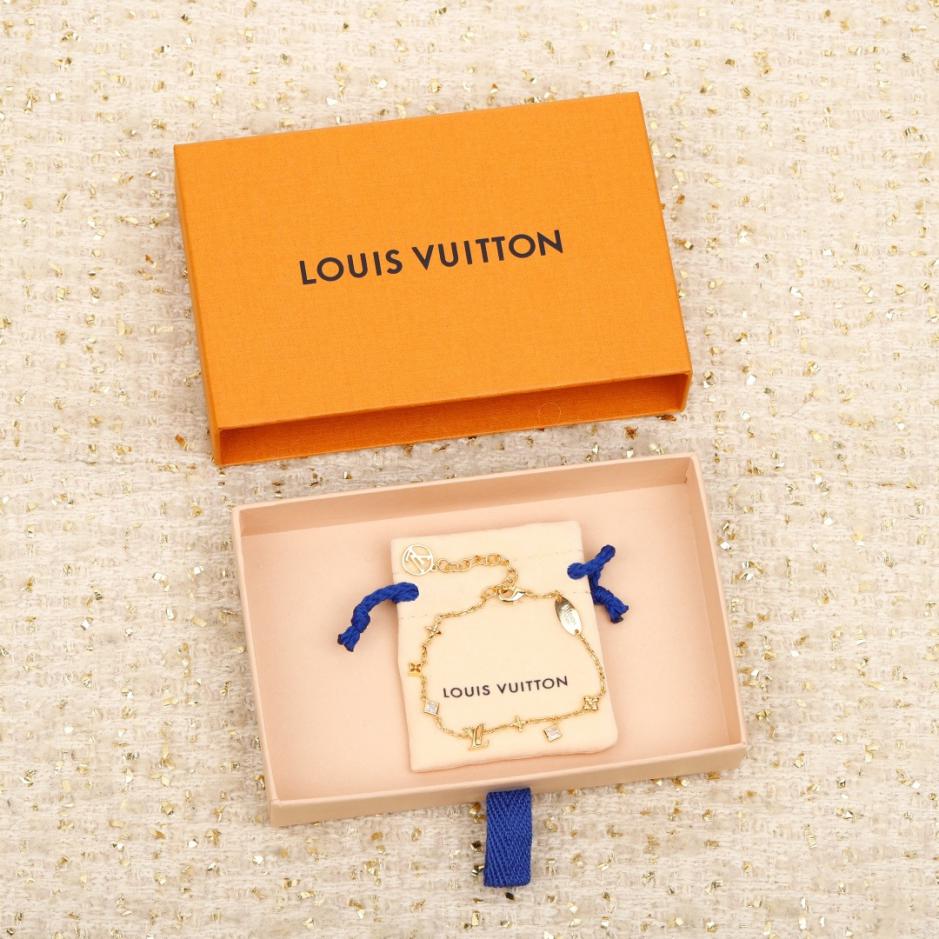 replica,repliche,fake,1:1,earrings,bracelet,ring,jewelry Bracciale multi-elemento LV serie Flowergram (AUKE8) replica,repliche,fake,1:1,earrings,bracelet,ring,jewelry Bracciale multi-elemento LV serie Flowergram (AUKE8)