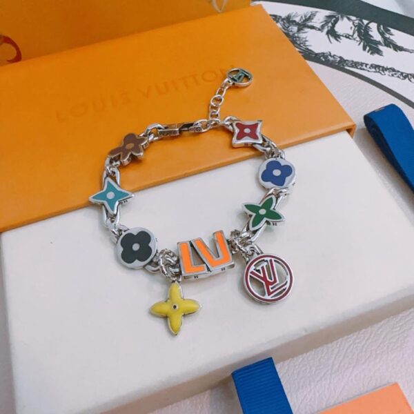 replica,repliche,fake,1:1,earrings,bracelet,ring,jewelry Bracciale Louis Vuitton RW Original Counter Nuovo Stile Retro Coppia Rock Punk Stile Argento Thailandese (GGV6L)