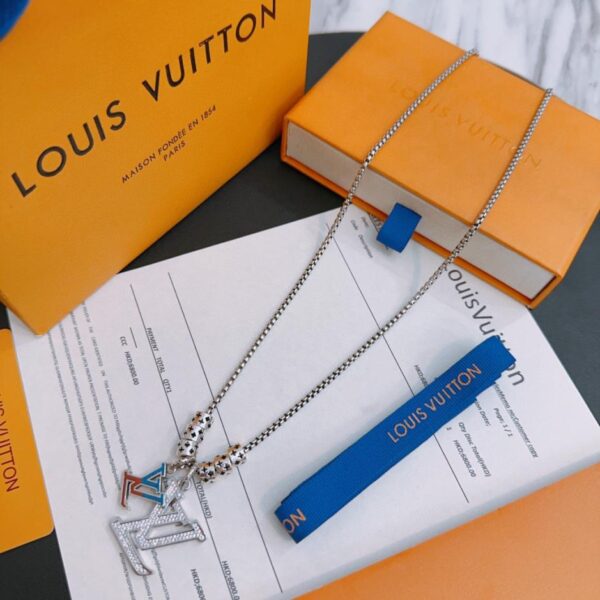 replica,repliche,fake,1:1,earrings,bracelet,ring,jewelry Collana Louis Vuitton RW originale, nuovo stile, modello retrò, coppia, rock punk, stile tailandese in argento (DENR4)
