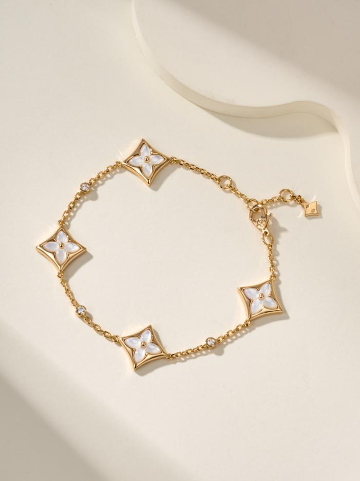 replica,repliche,fake,1:1,earrings,bracelet,ring,jewelry Bracciale LV in madreperla bianca (QQSEG) replica,repliche,fake,1:1,earrings,bracelet,ring,jewelry Bracciale LV in madreperla bianca (QQSEG)