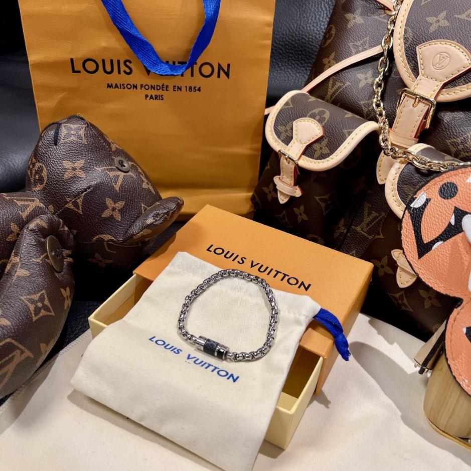 replica,repliche,fake,1:1,earrings,bracelet,ring,jewelry Bracciale con lucchetto classico con perline Louis Vuitton (YRAQ5) replica,repliche,fake,1:1,earrings,bracelet,ring,jewelry Bracciale con lucchetto classico con perline Louis Vuitton (YRAQ5)