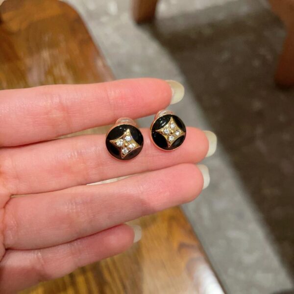replica,repliche,fake,1:1,earrings,bracelet,ring,jewelry Nuovi orecchini LV (01Q1K)