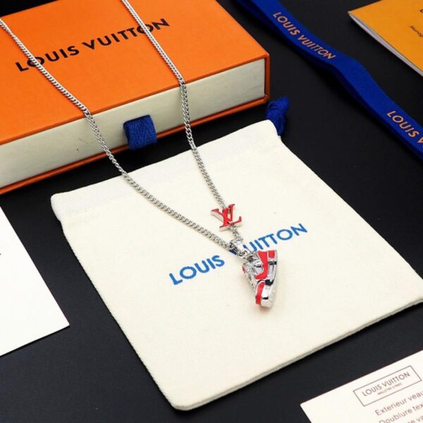 replica,repliche,fake,1:1,earrings,bracelet,ring,jewelry Nuove sneakers rosse LV, collana LV TRAINER (946GT)