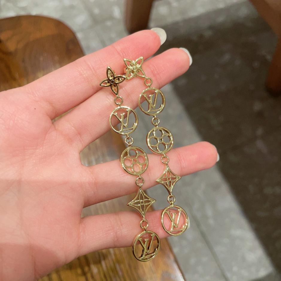 replica,repliche,fake,1:1,earrings,bracelet,ring,jewelry Nuovi orecchini a bottone Louis Vuitton, orecchini vintage con lettera LV (YURDC) replica,repliche,fake,1:1,earrings,bracelet,ring,jewelry Nuovi orecchini a bottone Louis Vuitton, orecchini vintage con lettera LV (YURDC)