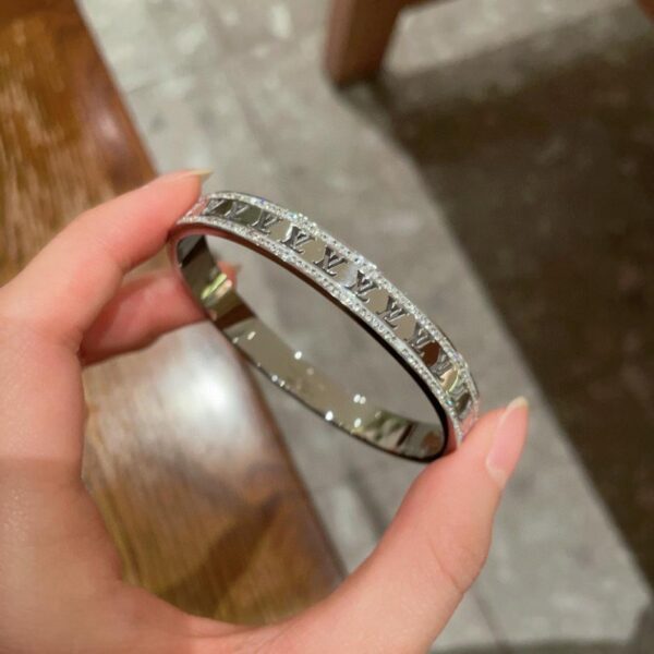 replica,repliche,fake,1:1,earrings,bracelet,ring,jewelry Bracciale con lettera LV, nuovo prodotto (5CKBD)