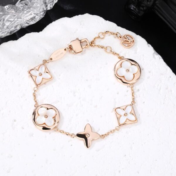 replica,repliche,fake,1:1,earrings,bracelet,ring,jewelry I nuovi bracciali LV sono disponibili contemporaneamente sul sito ufficiale. Finemente lavorati (68OBE)