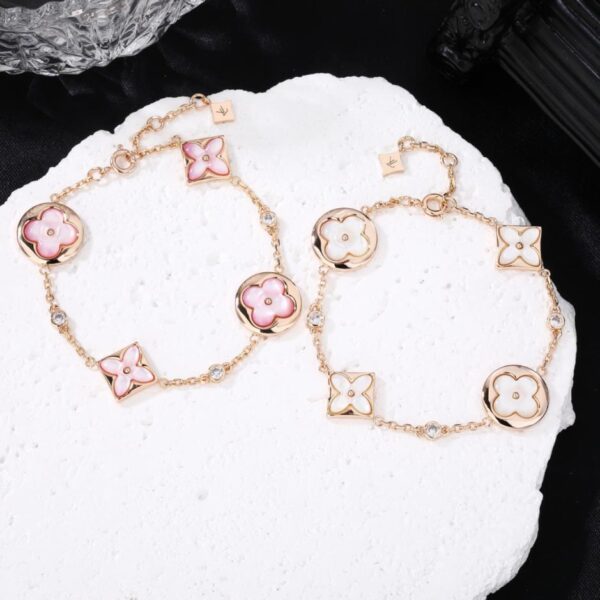 replica,repliche,fake,1:1,earrings,bracelet,ring,jewelry I nuovi bracciali LV sono disponibili contemporaneamente sul sito ufficiale. Finemente lavorati (QM9GV)